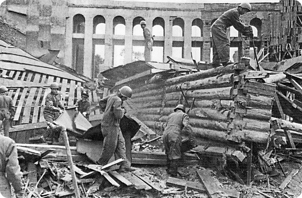 Руины слоновника. 1941 год.