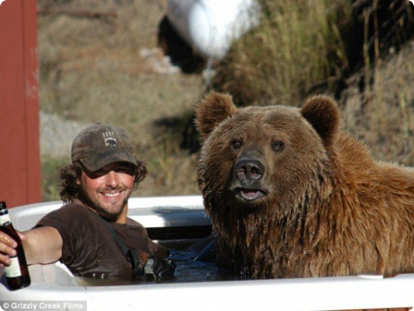 Медведь Брутус и его друг