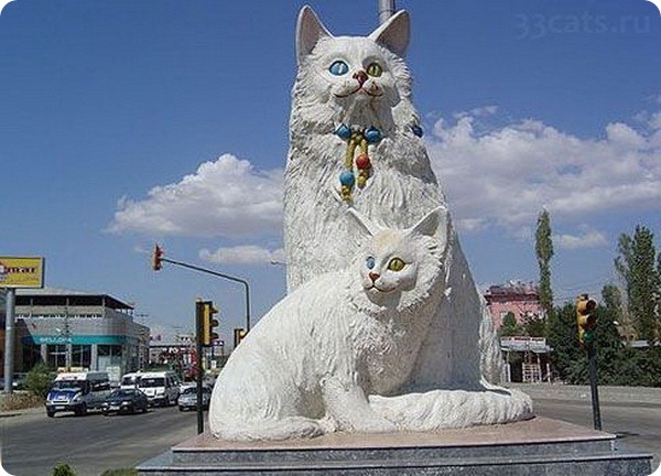 Памятник кошкам Ван, Турция